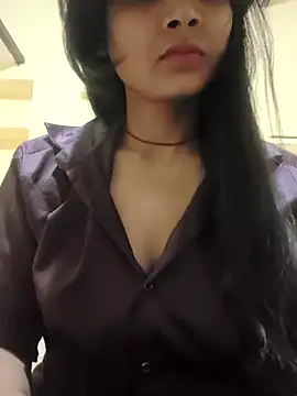 RAYI Queen 2 online show from November 10, 2025, 7:19 pm