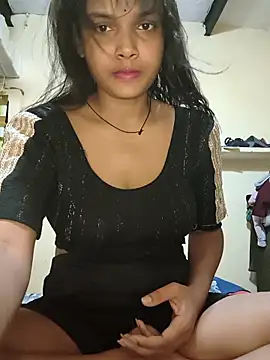 Snapshot of RAYI_Queen_2 chatting on April 25, 2026, 7:22 pm RAYI Queen 2 online show from April 25, 2026, 7:22 pm