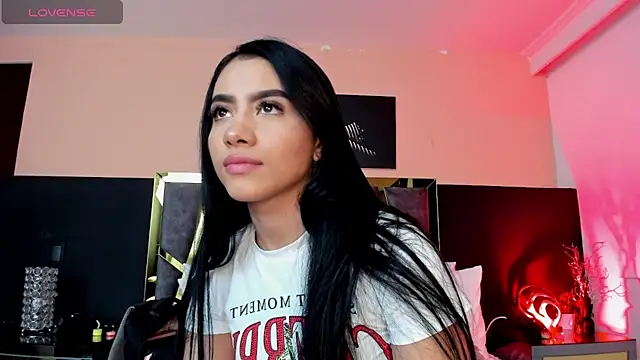 ScarletTorres online show from November 5, 2025, 6:33 pm