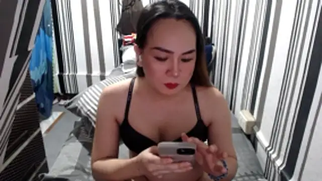 Snapshot of TSjussy chatting on October 17, 2025, 7:04 pm TSjussy online show from October 17, 2025, 7:04 pm