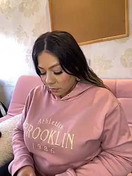 isabella horney  online show from February 9, 2026, 12:25 pm