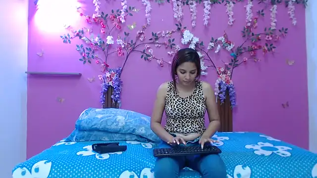 skinnybarbie022 online show from February 6, 2026, 2:51 am