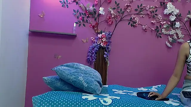 skinnybarbie022 online show from December 4, 2025, 12:09 am