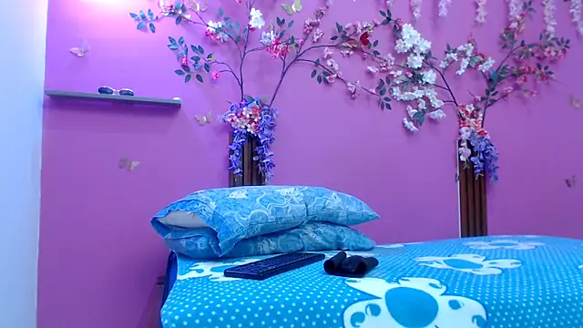 skinnybarbie022 online show from April 3, 2026, 7:20 pm