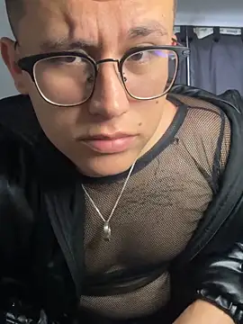 Kurtxxx22 online show from May 10, 2026, 9:38 pm