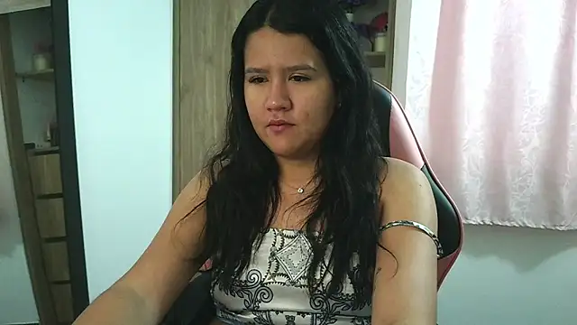 Oliviawatson1 online show from November 17, 2025, 1:04 pm