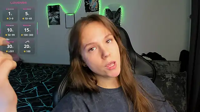 cute little ass online show from October 3, 2025, 3:35 pm