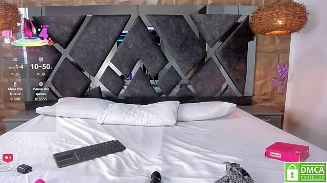 Selene  Lopez  online show from November 9, 2025, 8:13 pm