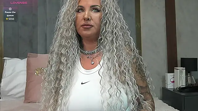 Snapshot of Sierra_Quinn chatting on February 12, 2026, 9:14 pm Sierra Quinn online show from February 12, 2026, 9:14 pm