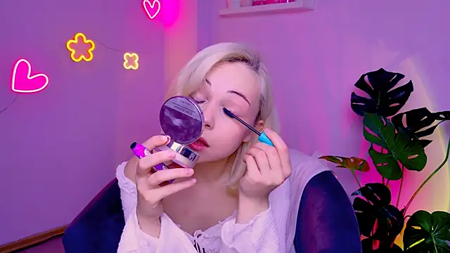 Charlotte Colinss online show from February 5, 2026, 5:03 am