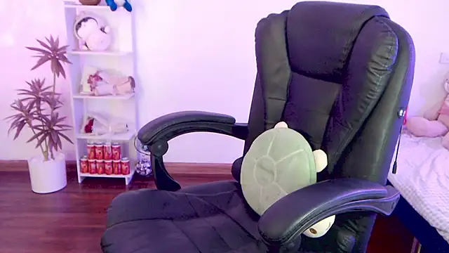 Suzie Wet Cave online show from October 3, 2025, 1:12 pm