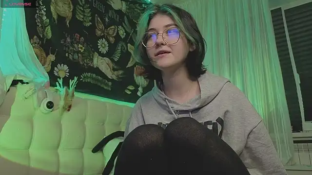 Snapshot of Miko_Meow chatting on October 23, 2025, 2:27 pm Miko Meow online show from October 23, 2025, 2:27 pm