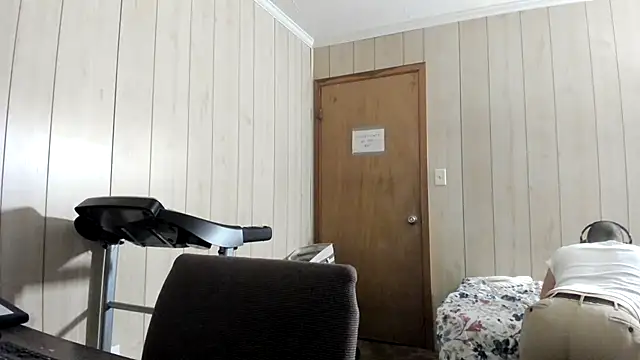 NaturalBeautyQueen online show from June 30, 2026, 1:44 pm