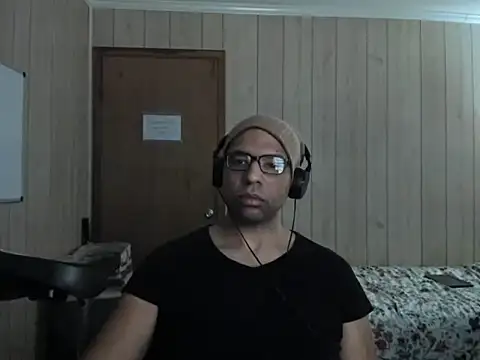 NaturalBeautyQueen online show from October 27, 2025, 7:37 pm