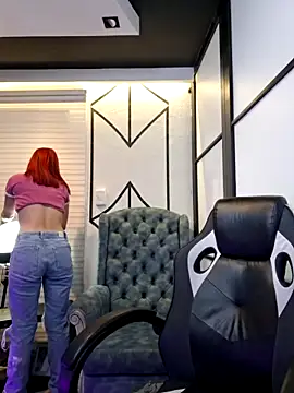 NahomiRichards  online show from November 20, 2025, 4:24 am