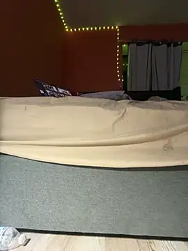 bearcub300 online show from October 20, 2025, 2:46 am