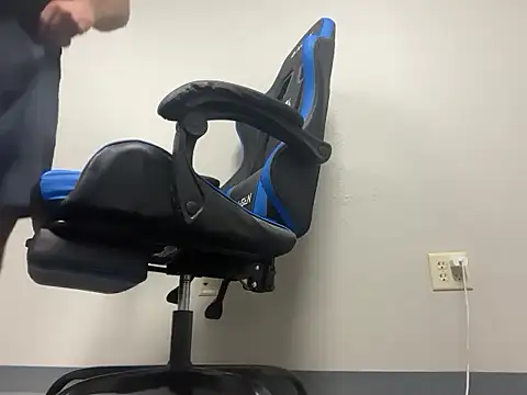 bearcub300 online show from September 22, 2025, 7:20 pm