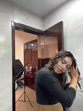 Snapshot of Isabela_Colins chatting on September 10, 2025, 12:04 pm Isabela Colins online show from September 10, 2025, 12:04 pm