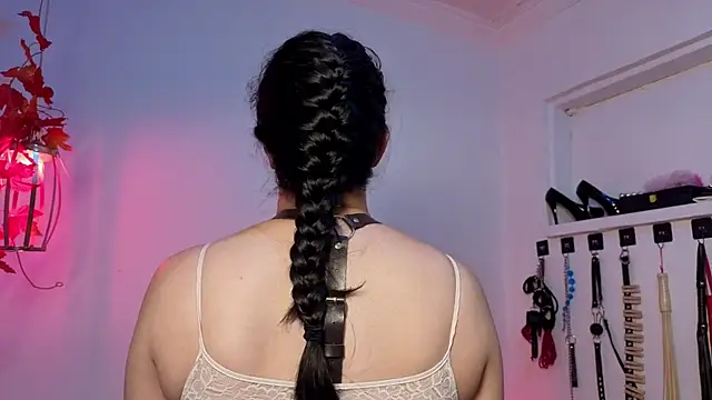 elowen halley1 online show from February 24, 2026, 7:26 pm