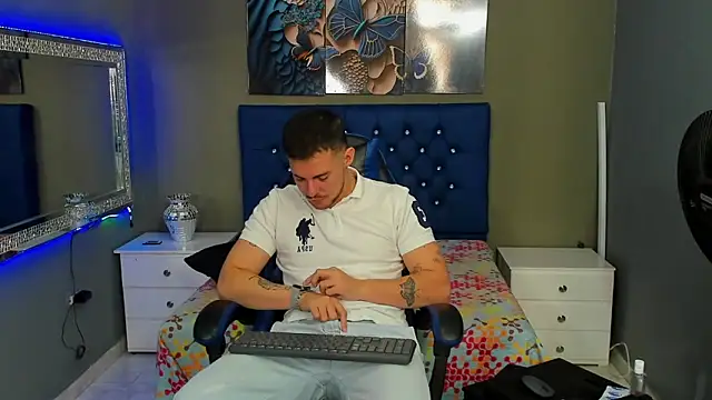 Snapshot of BrunoWalkerr chatting on September 9, 2025, 1:09 pm BrunoWalkerr online show from September 9, 2025, 1:09 pm