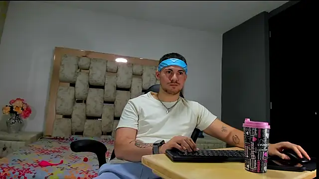 Snapshot of BrunoWalkerr chatting on September 14, 2025, 1:11 pm BrunoWalkerr online show from September 14, 2025, 1:11 pm