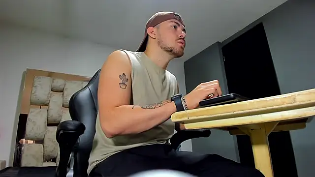 Snapshot of BrunoWalkerr chatting on September 25, 2025, 12:33 pm BrunoWalkerr online show from September 25, 2025, 12:33 pm