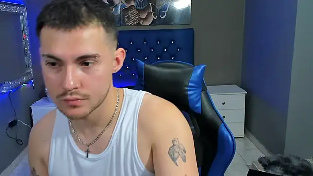 Snapshot of BrunoWalkerr chatting on September 12, 2025, 1:44 pm BrunoWalkerr online show from September 12, 2025, 1:44 pm
