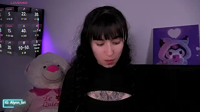 Snapshot of Alynn_Bri_ chatting on August 5, 2026, 6:51 am Alynn Bri online show from August 5, 2026, 6:51 am