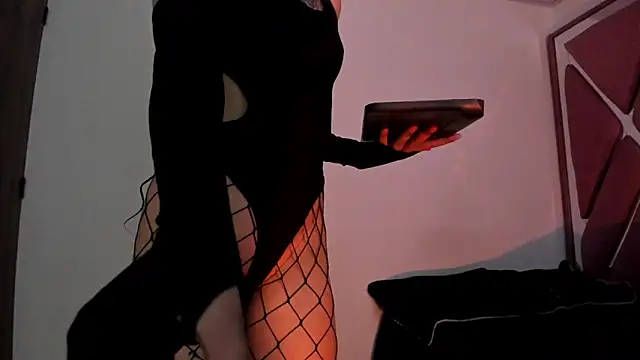 Snapshot of Alynn_Bri_ chatting on February 9, 2026, 2:53 am Alynn Bri online show from February 9, 2026, 2:53 am