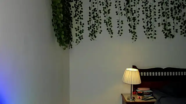 Ariana Spring online show from October 31, 2025, 4:31 am