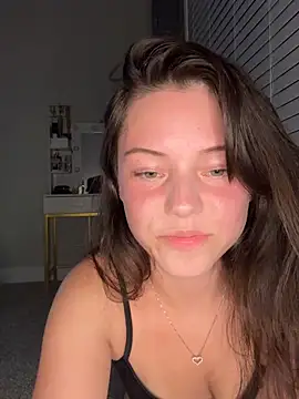 lilbbyily online show from April 28, 2026, 2:38 am