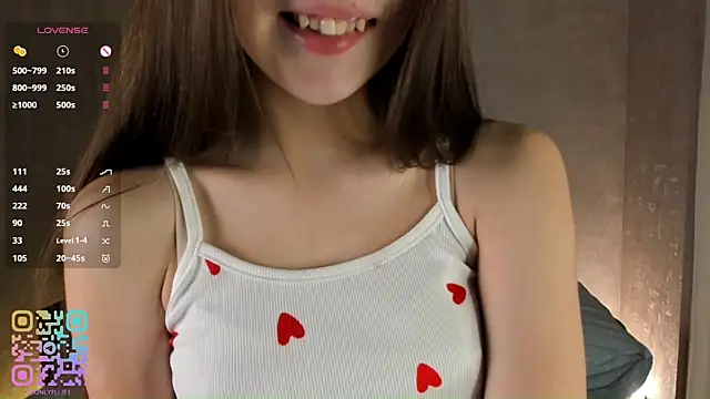 Snapshot of LynetteDanley chatting on October 17, 2025, 1:35 pm LynetteDanley online show from October 17, 2025, 1:35 pm