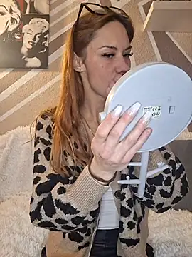 SlimBellaa online show from January 8, 2026, 3:29 pm