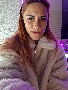 SlimBellaa online show from November 14, 2025, 9:40 pm