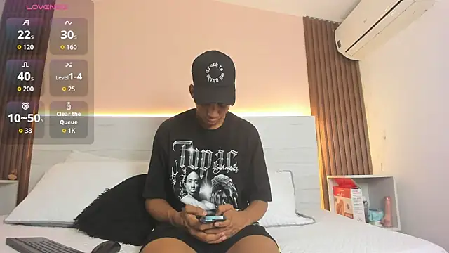 Brunette  boy online show from September 10, 2025, 3:16 am