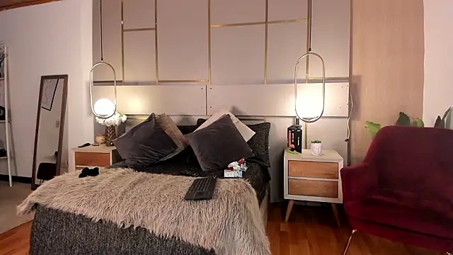 Lina Montclair online show from February 24, 2026, 7:26 pm