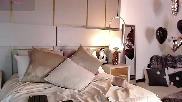 Lina Montclair online show from October 10, 2025, 10:21 pm