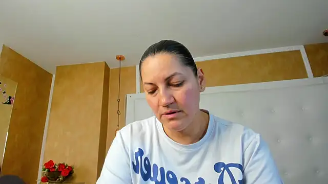 Heidy milf online show from July 13, 2026, 8:30 pm