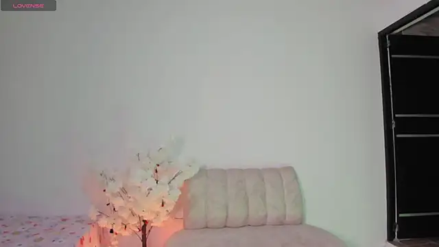 luxurykatty online show from November 6, 2025, 4:11 pm