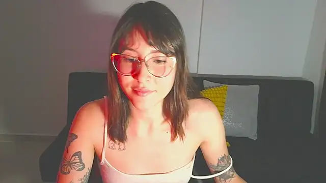 Yulienneg online show from April 28, 2026, 2:10 am