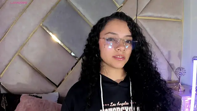 Snapshot of Angellit_Afrodita_ chatting on March 26, 2026, 10:35 am Angellit Afrodita online show from March 26, 2026, 10:35 am