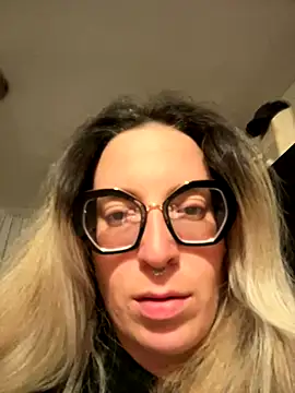 MariaGiovannaAA online show from November 7, 2025, 12:59 am