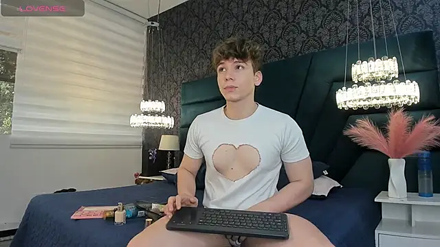 TaylerWhite online show from May 16, 2026, 11:42 am