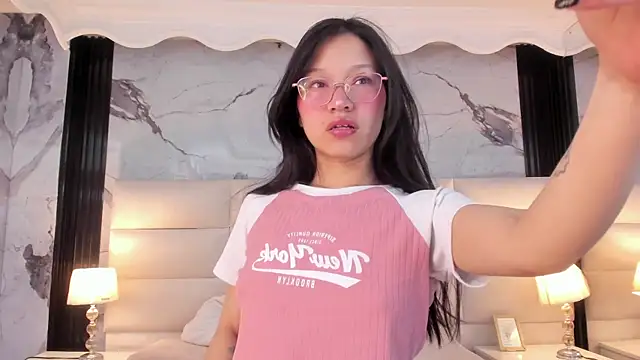 Sophie Calloway online show from December 19, 2025, 3:14 pm