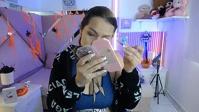 Mia garcia28 online show from October 24, 2025, 7:57 pm