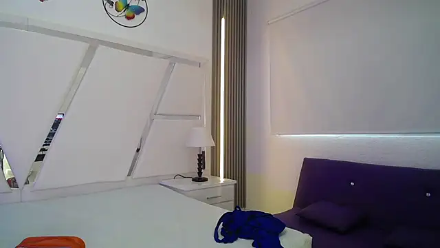 Mia garcia28 online show from November 8, 2025, 7:50 pm