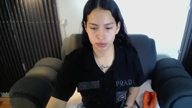Mia garcia28 online show from May 15, 2026, 1:31 pm