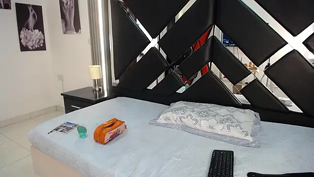 Mia garcia28 online show from January 8, 2026, 8:37 pm