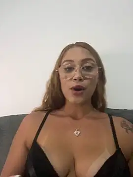 ruivinha2006 online show from April 3, 2026, 3:35 am