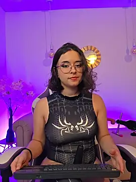 Mia wee online show from February 19, 2026, 7:22 pm